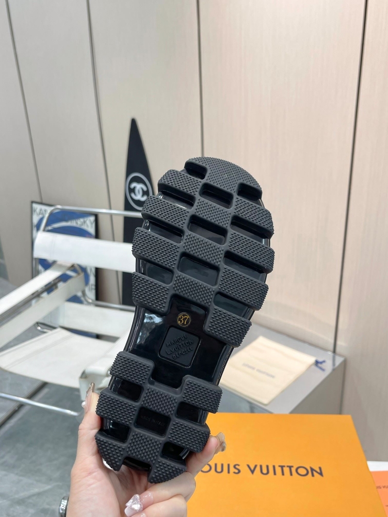 l0vis Vvtt0n loafers